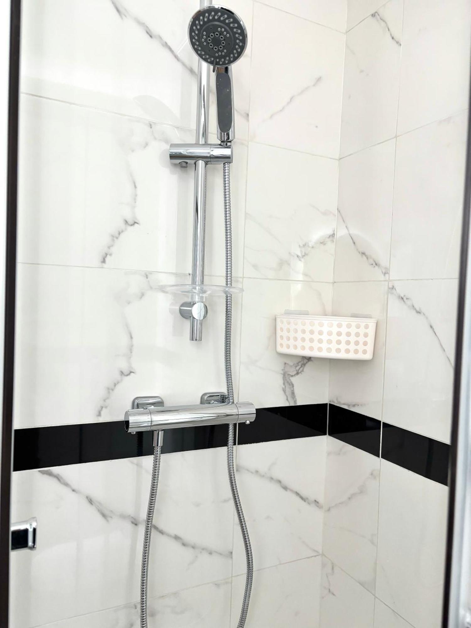 Lucas Salle De Bain Privative Privatunterkunft Paris
